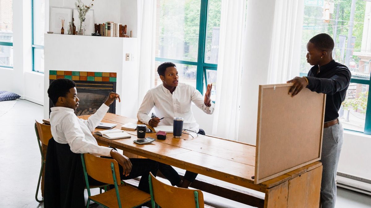 Multi-State Compliance for Small Businesses: How PEOs Simplify HR Across State Lines