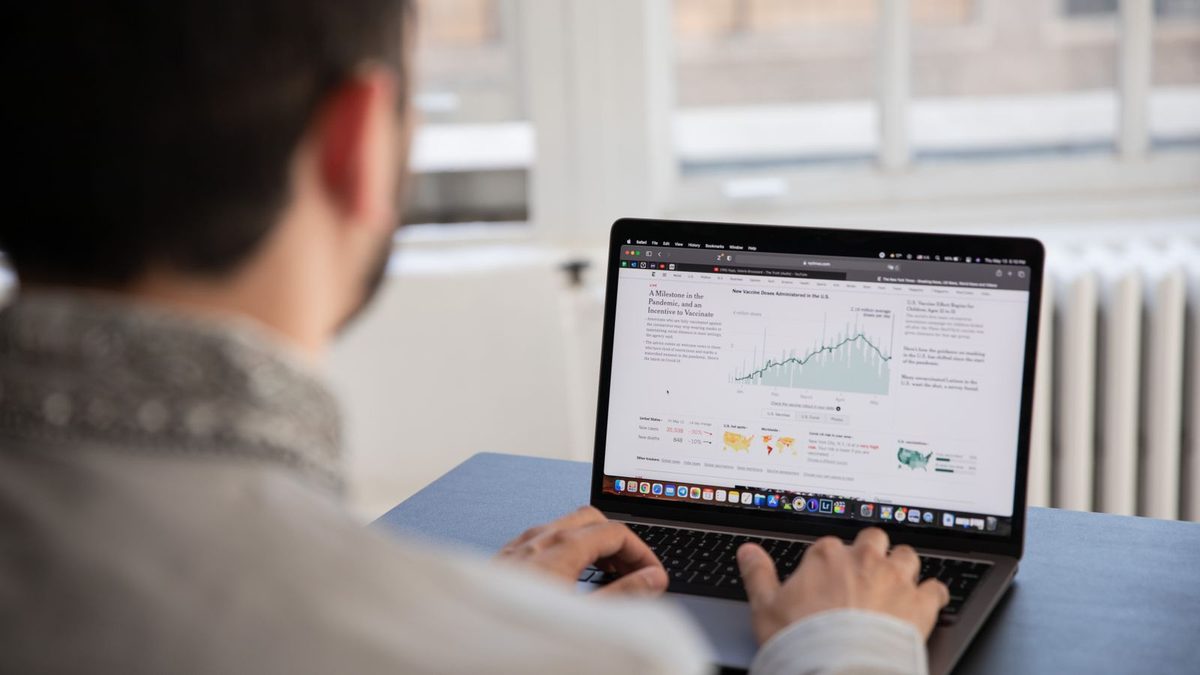 Employee Benefits Communication Strategy: How Mid-Size Employers Close the Value Gap