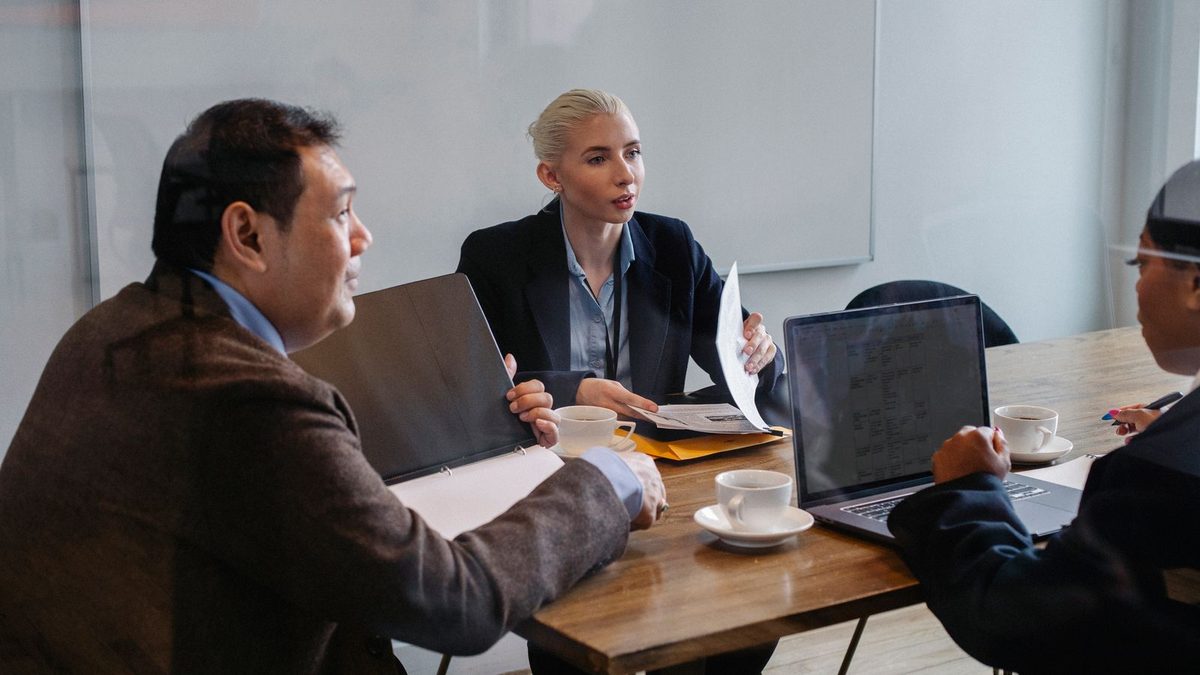 Employer Group Term Life Insurance: A Strategy Guide for Mid-Market Companies