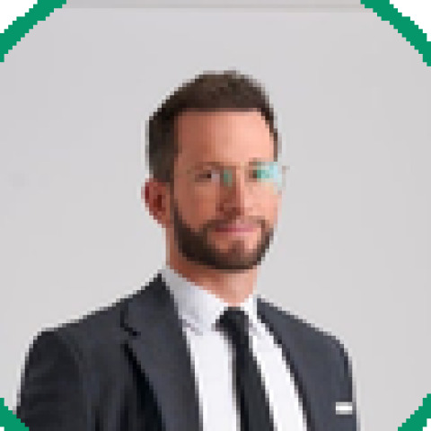 Sam, Benefitra team